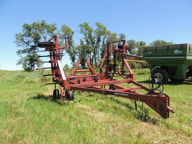 Image of International Harvester 5500 equipment image 1