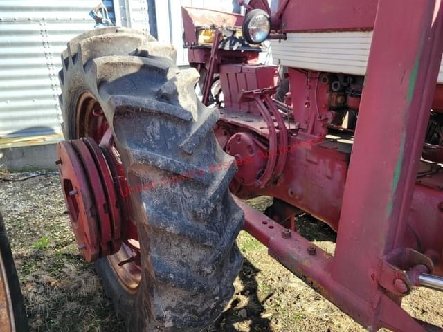 Image of International Harvester 560 equipment image 3