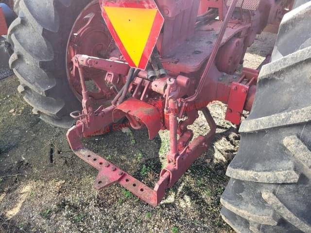 Image of International Harvester 560 equipment image 4