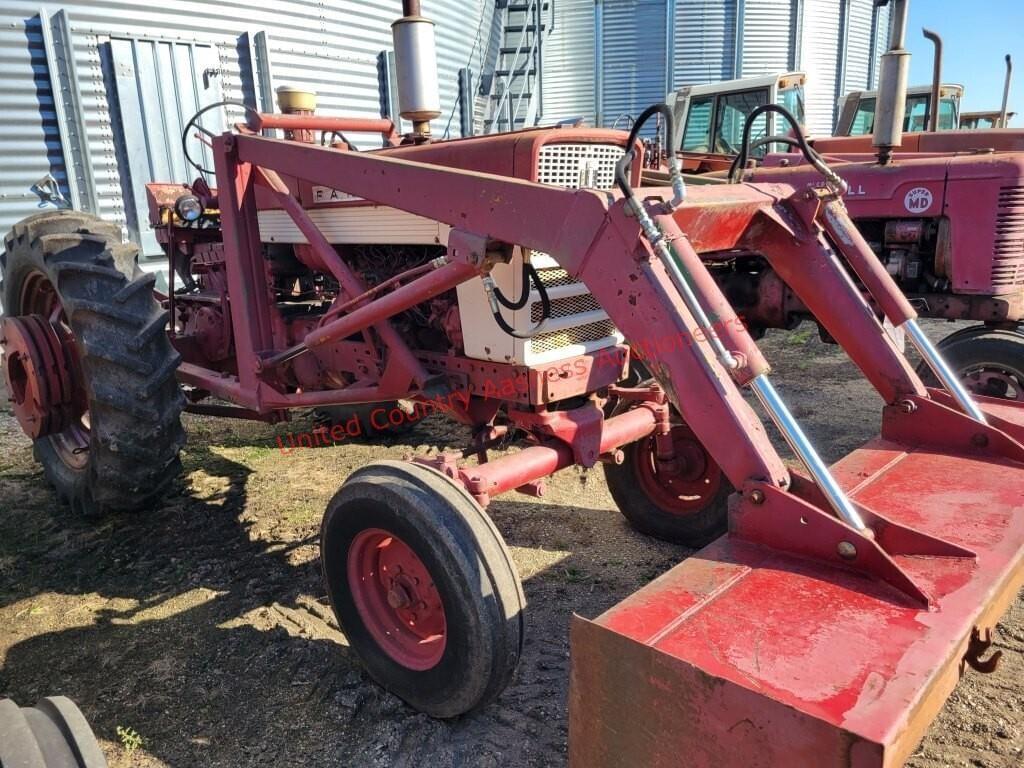 Image of International Harvester 560 Primary image