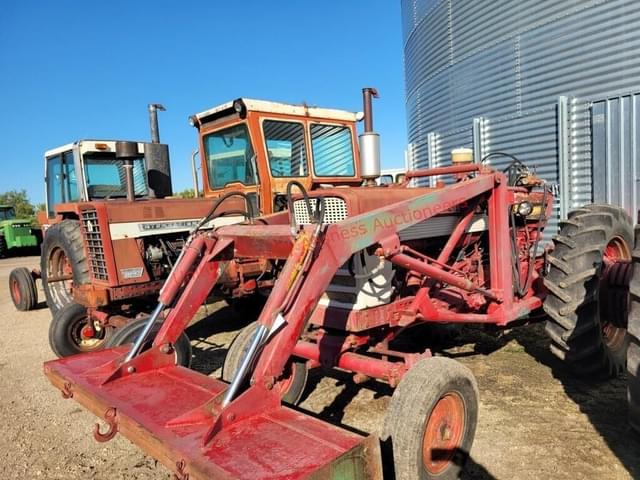 Image of International Harvester 560 equipment image 1