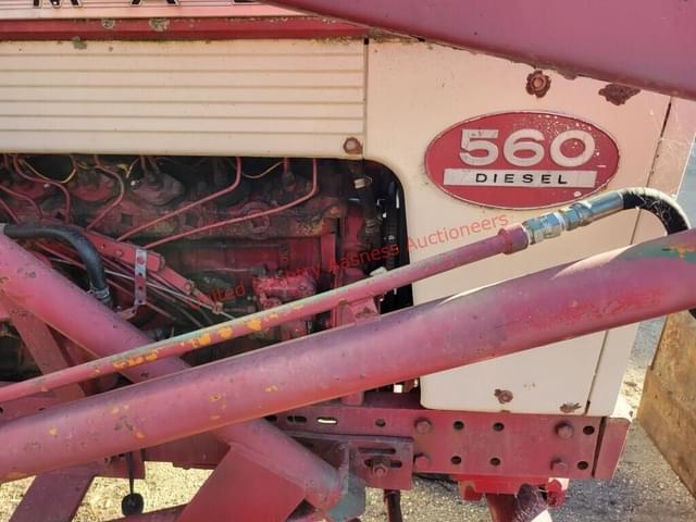 Image of International Harvester 560 equipment image 2