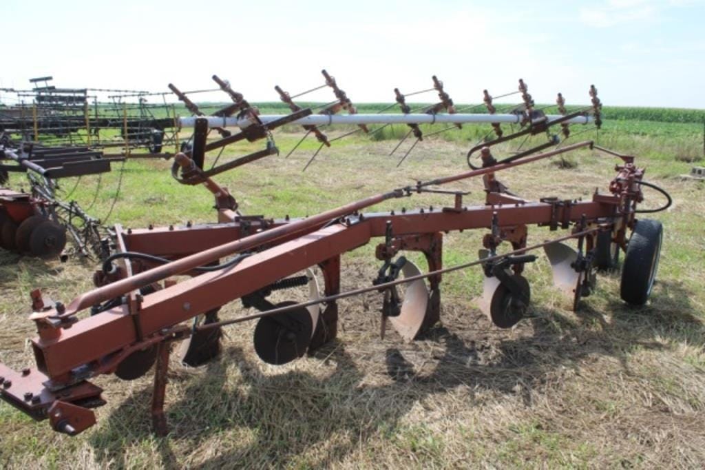 Main image International Harvester 710