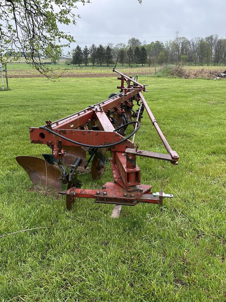 Image of International Harvester 710 Image 1