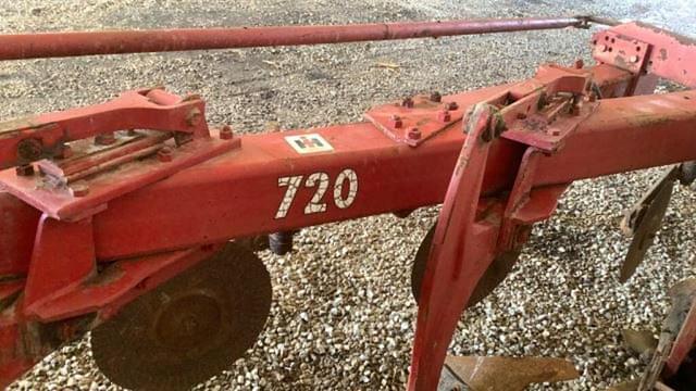 Image of International Harvester 720 equipment image 4