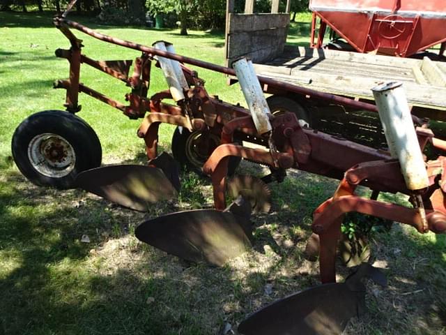 Image of International Harvester 720 equipment image 1