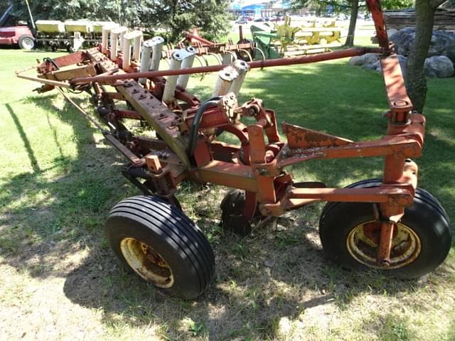 Image of International Harvester 720 equipment image 2