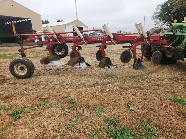 Image of International Harvester 720 equipment image 2