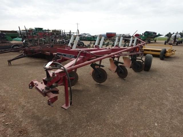 Image of International Harvester 730 equipment image 1