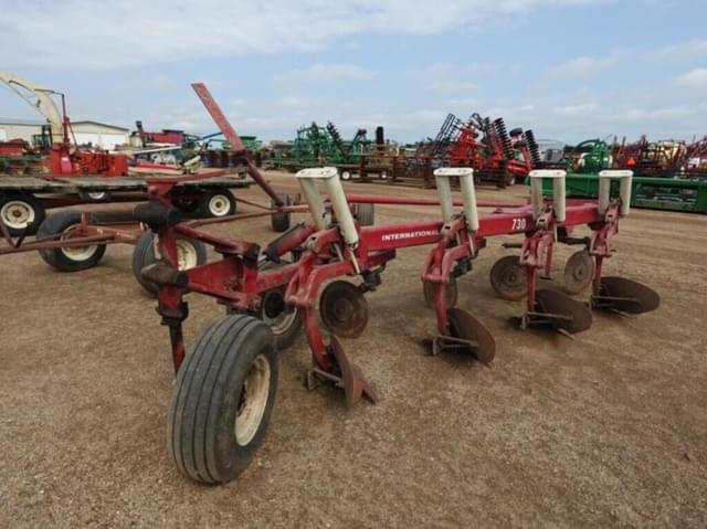 Image of International Harvester 730 equipment image 3
