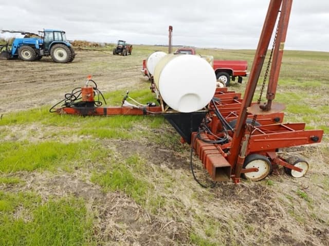 Image of International Harvester 800 equipment image 1
