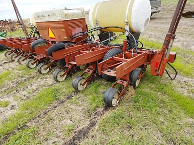 Image of International Harvester 800 equipment image 4