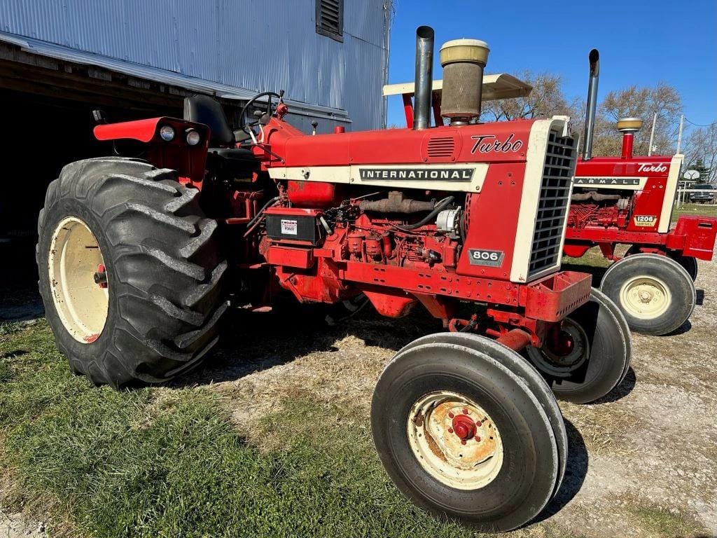 Main image International Harvester 806