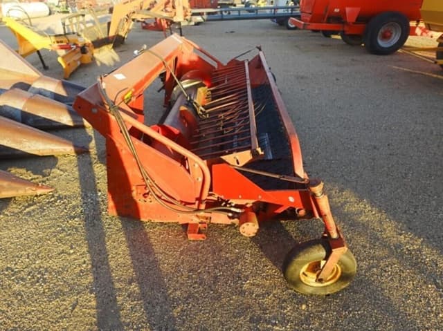 Image of International Harvester 810 equipment image 1