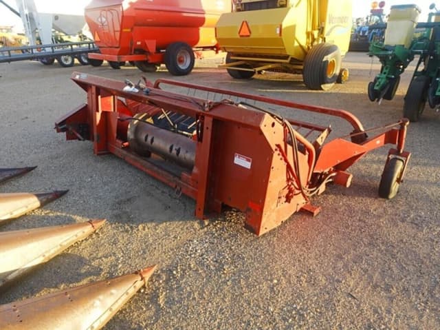 Image of International Harvester 810 equipment image 2