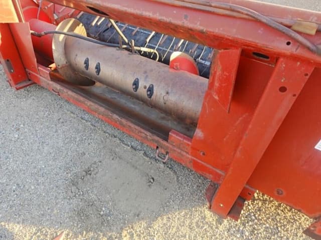 Image of International Harvester 810 equipment image 4