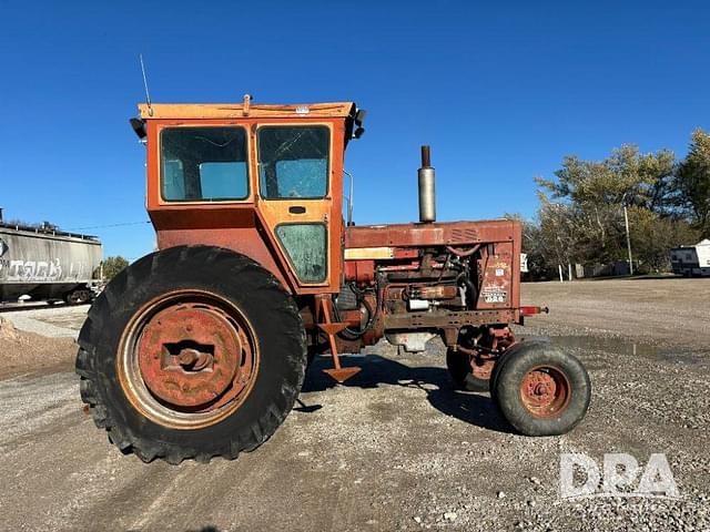 Image of International Harvester 826 equipment image 2