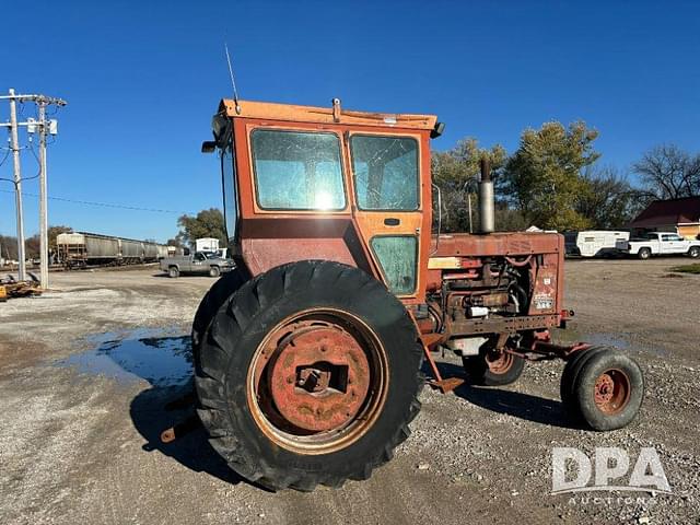 Image of International Harvester 826 equipment image 3