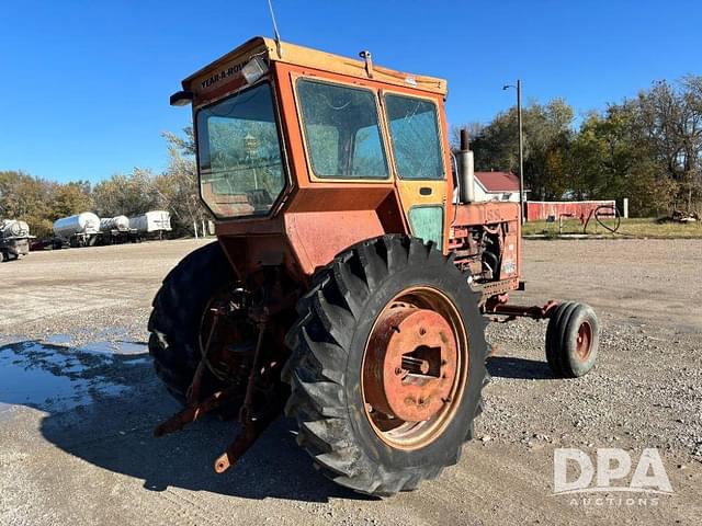 Image of International Harvester 826 equipment image 4