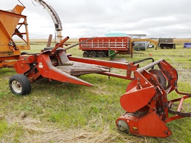 Image of International Harvester 830 equipment image 1