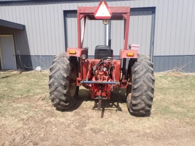Image of International Harvester 884 equipment image 3