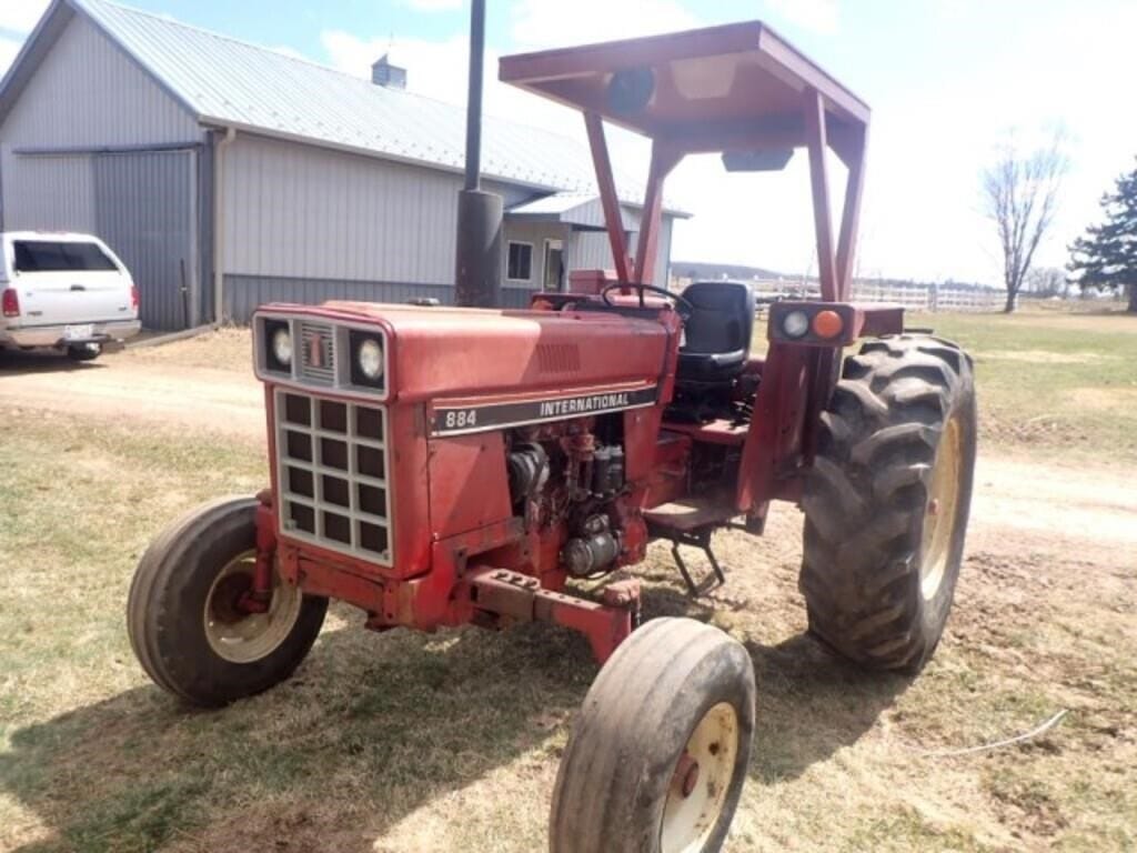 International Harvester 884 Equipment Image0