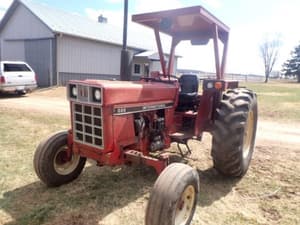 International Harvester 884 Image