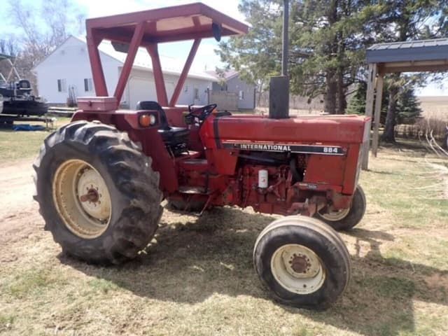 Image of International Harvester 884 equipment image 1