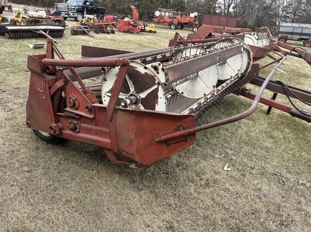 Image of International Harvester 990 equipment image 2