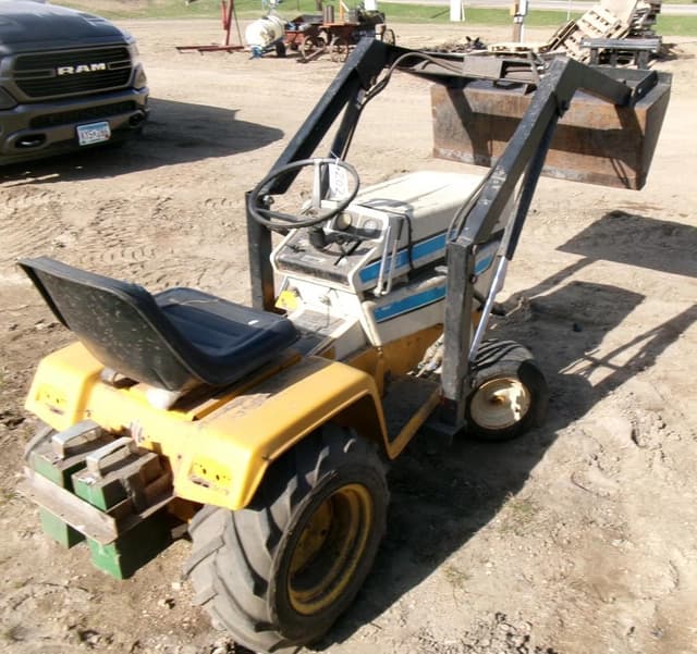 Image of Cub Cadet 1650 equipment image 3