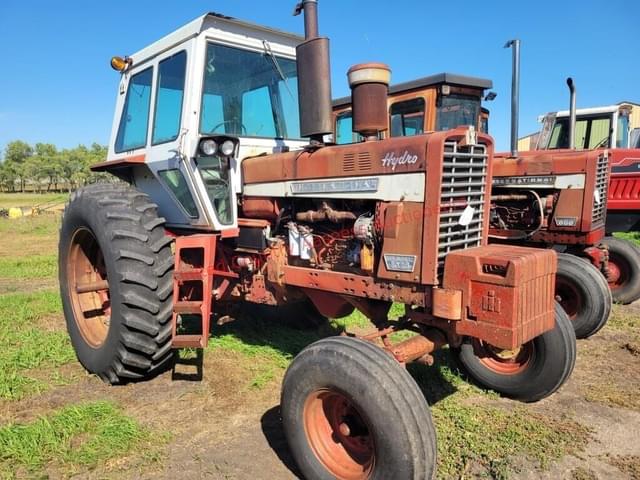 Image of International Harvester 1026 equipment image 1