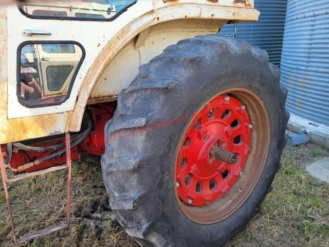 Image of International Harvester 1066 equipment image 2