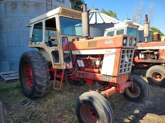 Image of International Harvester 1066 equipment image 1