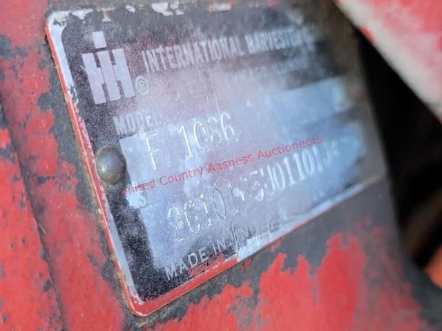 Image of International Harvester 1066 equipment image 4