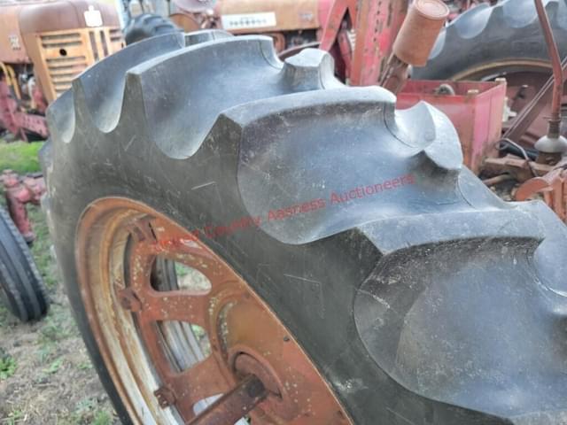 Image of Farmall 350 equipment image 2
