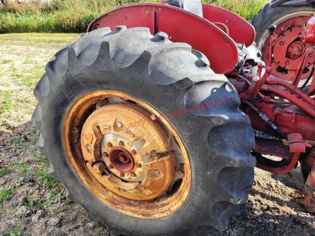 Image of Farmall 350 equipment image 2