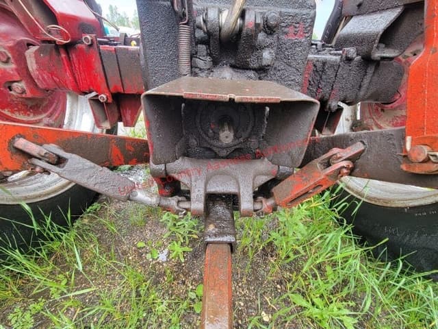 Image of Farmall 656 equipment image 4