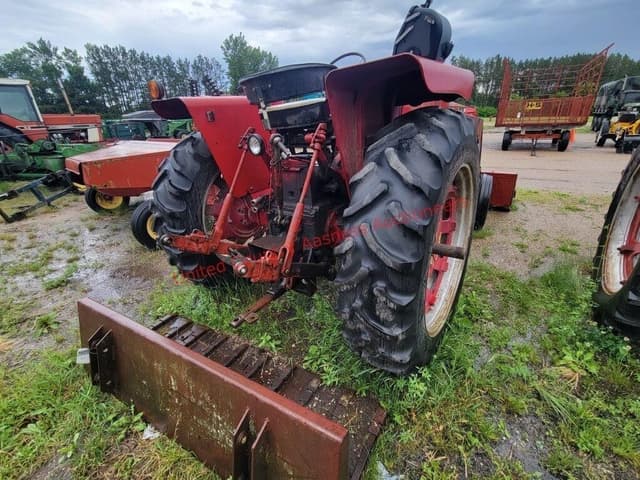 Image of Farmall 656 equipment image 3
