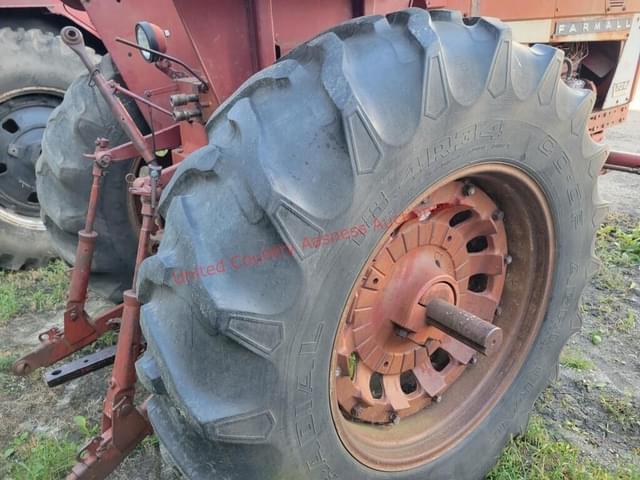 Image of Farmall 706 equipment image 2