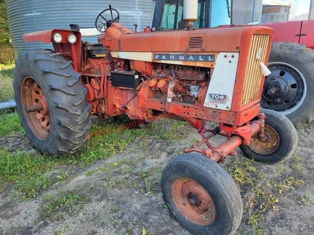 Image of Farmall 706 equipment image 1