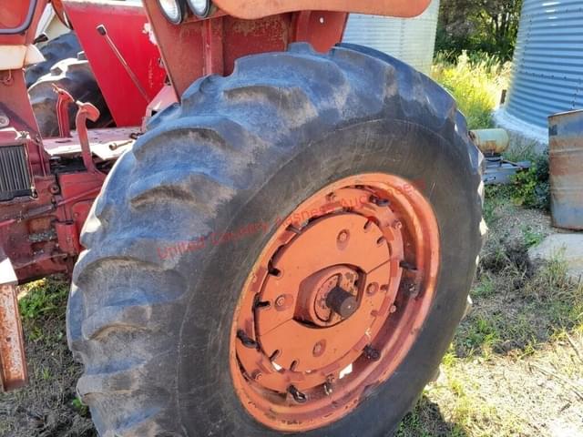 Image of International Harvester 806 equipment image 2