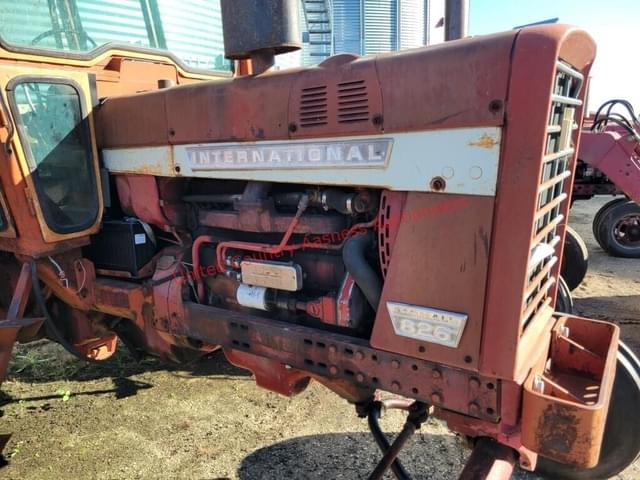 Image of International Harvester 826 equipment image 2