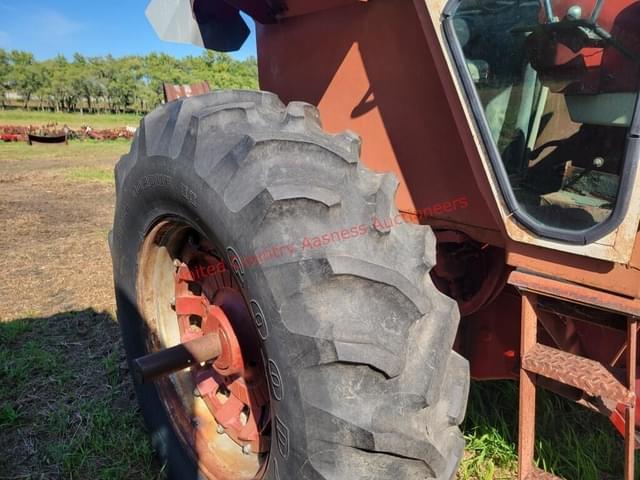 Image of International Harvester 826 equipment image 3