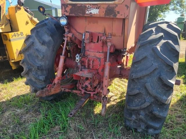 Image of International Harvester 826 equipment image 4