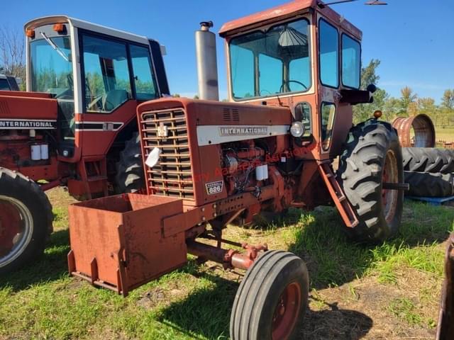 Image of International Harvester 826 equipment image 1
