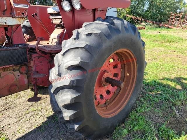 Image of International Harvester 826 equipment image 3