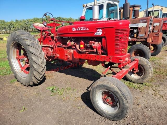 Image of Farmall Super M-TA equipment image 1