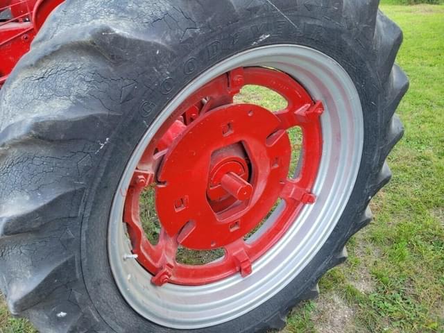Image of Farmall Super M-TA equipment image 3