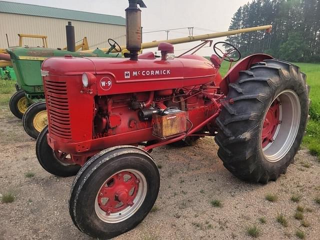 Image of McCormick-Deering W-9 equipment image 2