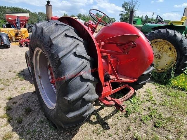 Image of McCormick-Deering W-9 equipment image 3